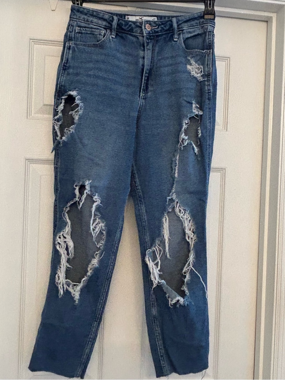 Hollister Curvy High-Rise Mom Jean Size 5 Distressed Blue Ripped Jeans